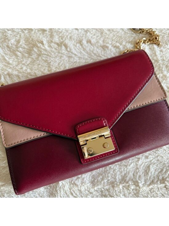 Michael Kors Handbags - ⭐️Michael Kors Burgundy crossbody chain Bag